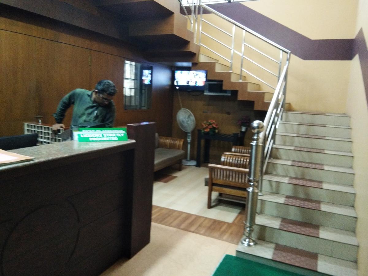 A.R.Residency Hotel Kunnamangalam Buitenkant foto
