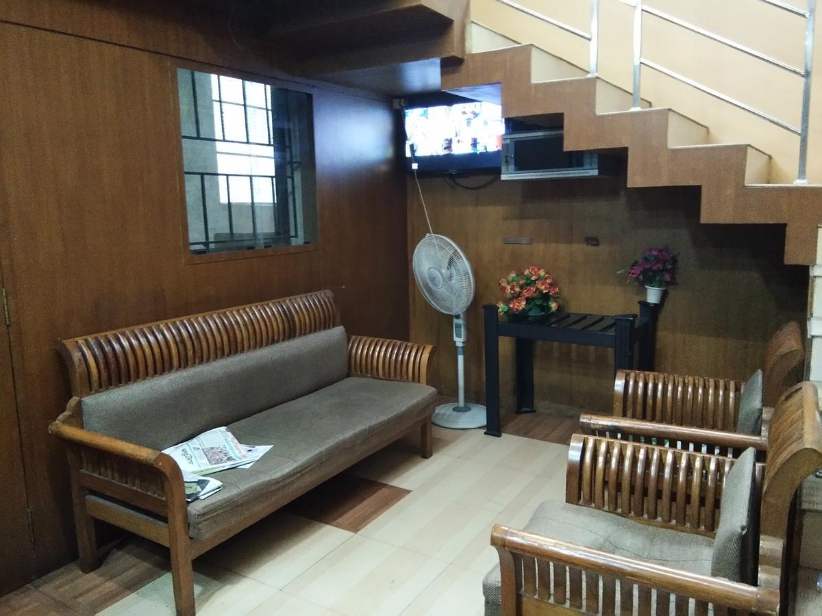 A.R.Residency Hotel Kunnamangalam Buitenkant foto